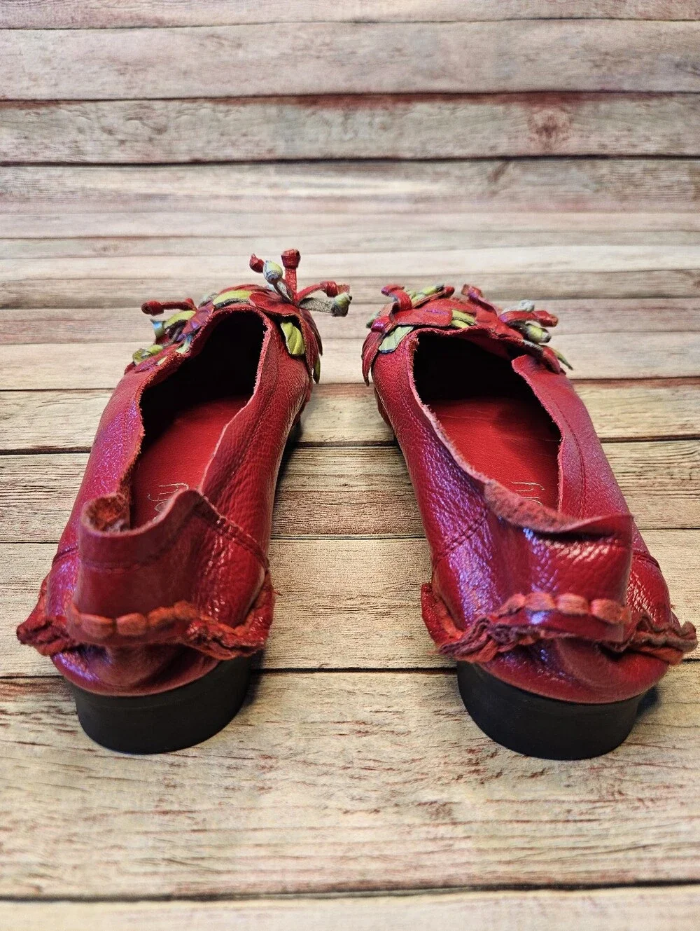 Socofy handmade red floral genuine leather slip-on loafers.
